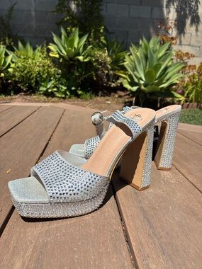 Bisou Bisou Silver Rhinestone Platform Heel Sandals